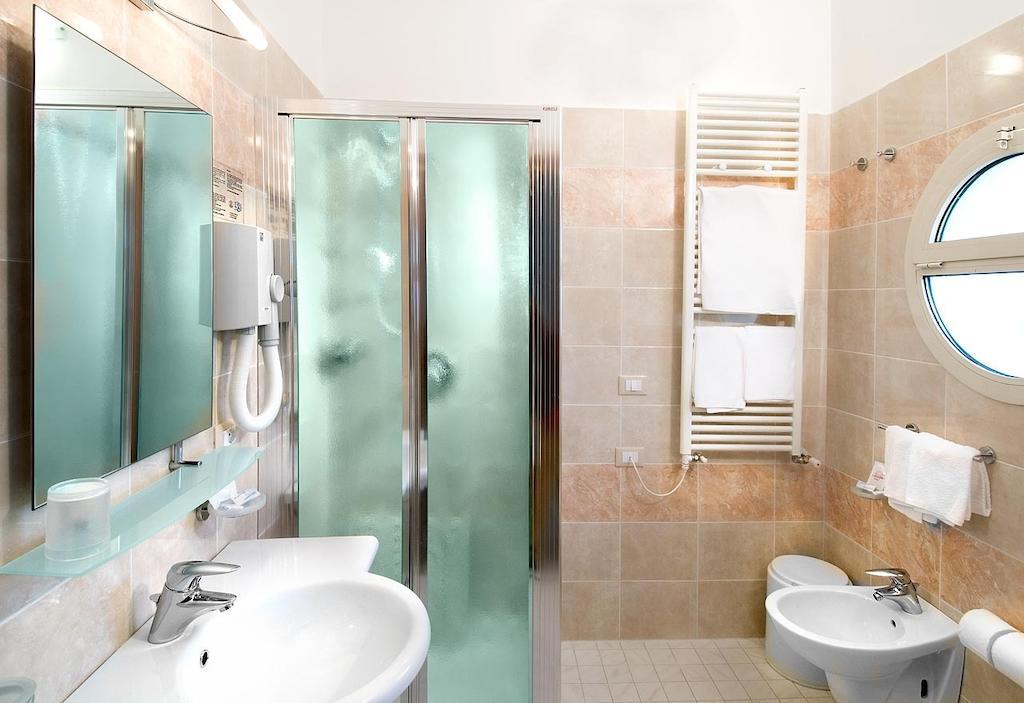 Hotel Bristol - Koolibry Hotels Cervia Chambre photo